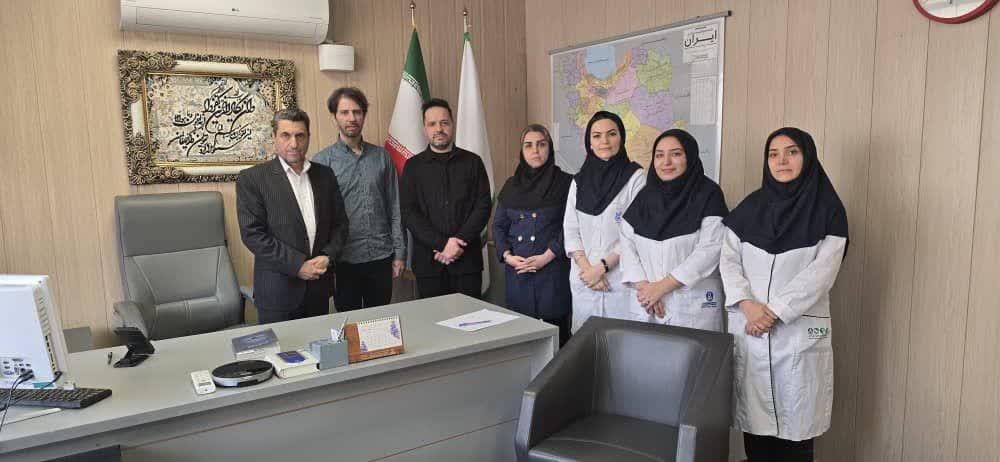 قدیر مدیرعامل شرکت شیمی دارو کوثر جناب آقای دکتر زندیه از فرزندان شاهد و ایثارگر شاغل در شرکت شیمی دارو کوثر