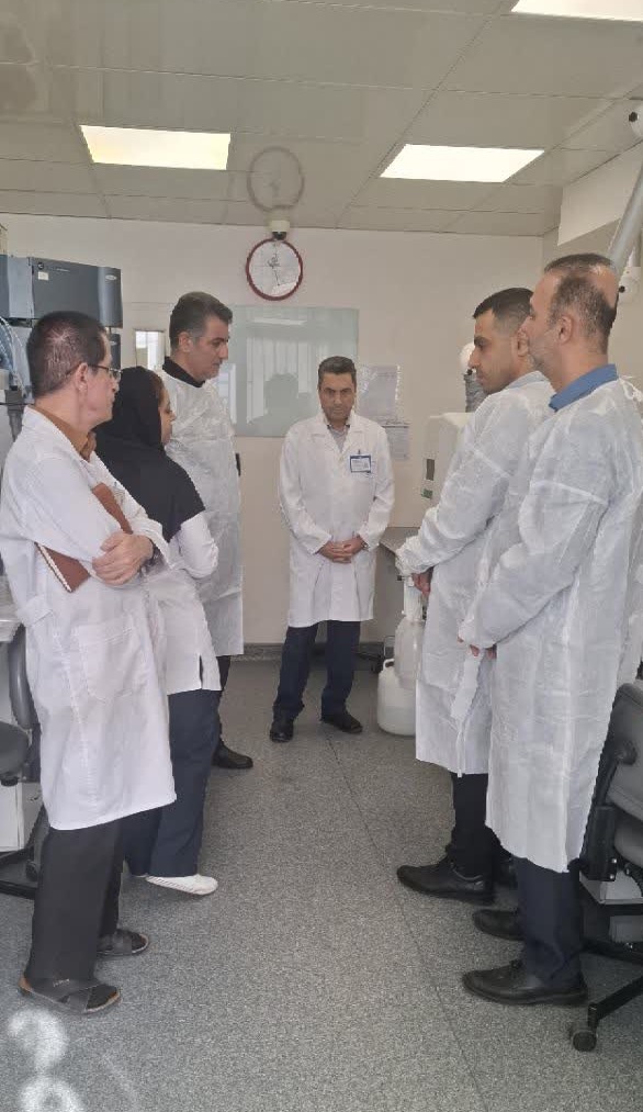 بازدید معاون برنامه ریزی و امور اقتصادی شرکت سرمایه گذاری کشاورزی کوثر از بخش‌های مختلف آزمایشگاه 