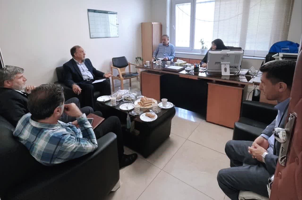 جلسه ی شیمی دارو کوثر با اعضای دفتر ارتباط صنعت با جامعه دانشگاه تهران جهت پیاده سازی طرح های دانش بنیان 